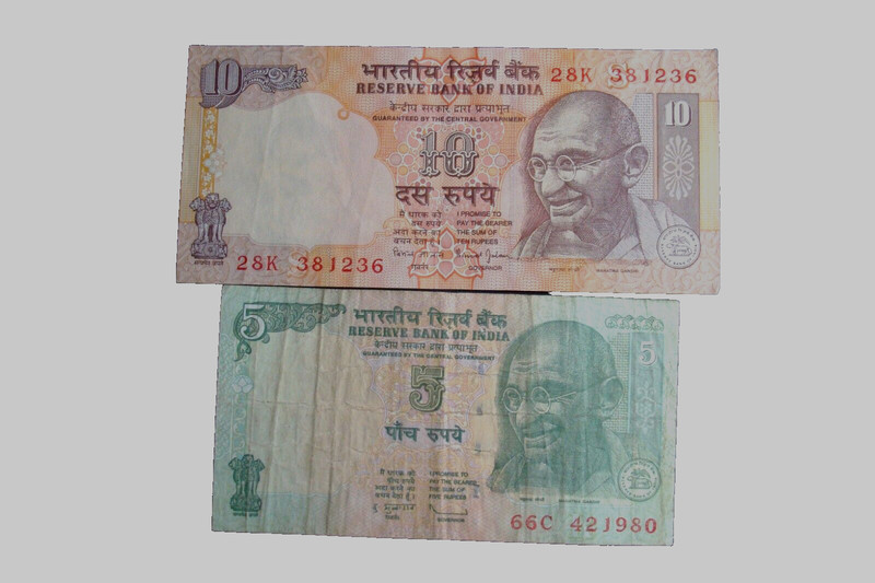 1996 INDIA NOTE 10 RUPEES SIGN 88 KM89, 2009 INDIA 5 RUPEES KM 94 GANDHI ISSUE
