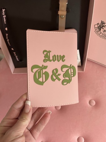 NIB Y2K Juicy Couture Pink And Green FIRST CLASS Luggage Tag Passport Holder Set - Picture 4 of 11