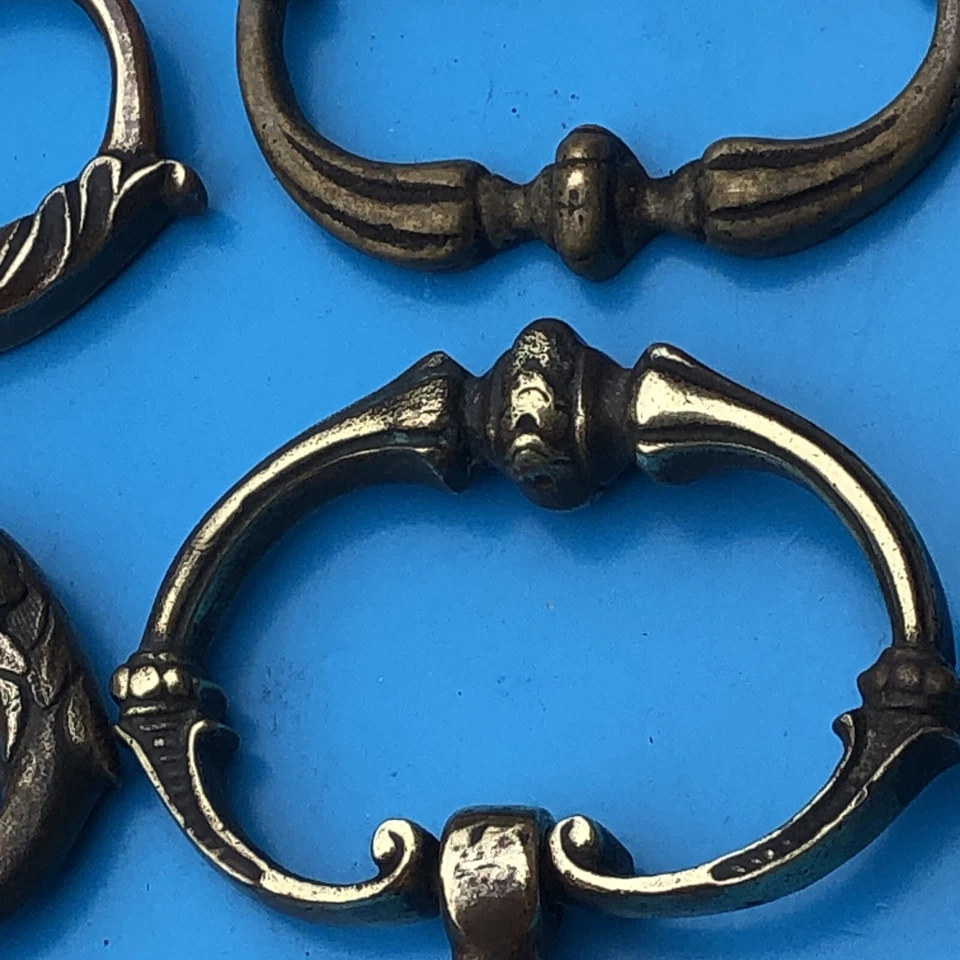 Ancienne poignée  de  tiroir de  commmode en  laiton   - Photo 4/4