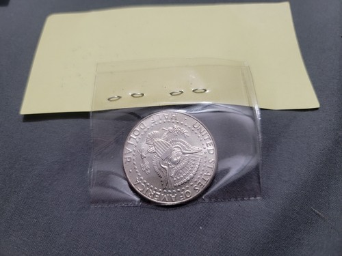 Banconota THAILANDIA 100 BAHT, Kennedy mezzo $, mezzo penny, 50 centesimi e altro - Foto 3 di 13