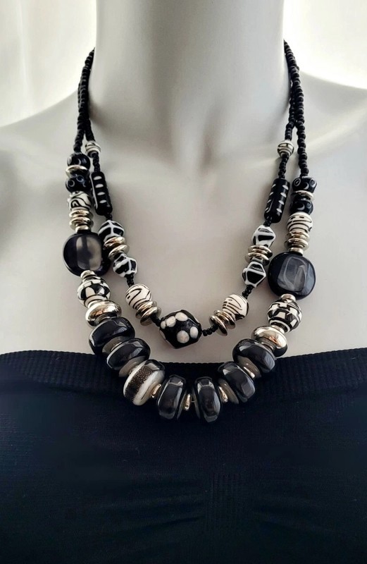 LOVELY 2 TONE BEADED STATEMENT NECKLACE MULTI STRAND CHUNKY GLASS  LUCITE BEADS 