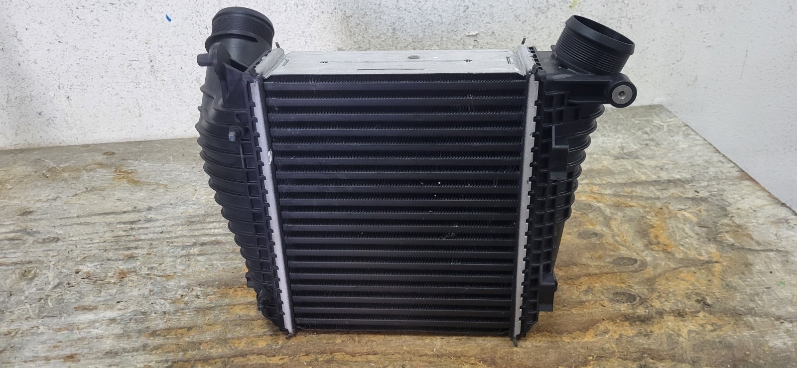 2017-2020 BENTLEY CONTINENTAL GT / GTC INTERCOOLER RADIATOR USED OEM *DC9134