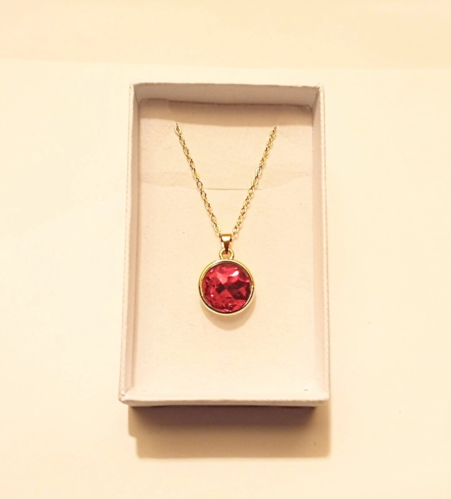 VETEMENTS Collana in cristallo di rubino regolabile placcata oro 18 kt