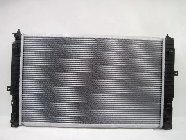 RADIATOR Audi A4 A6 Passat 1996 96 97 98 99 00 - 04 05 555130 Foto 3 de 4