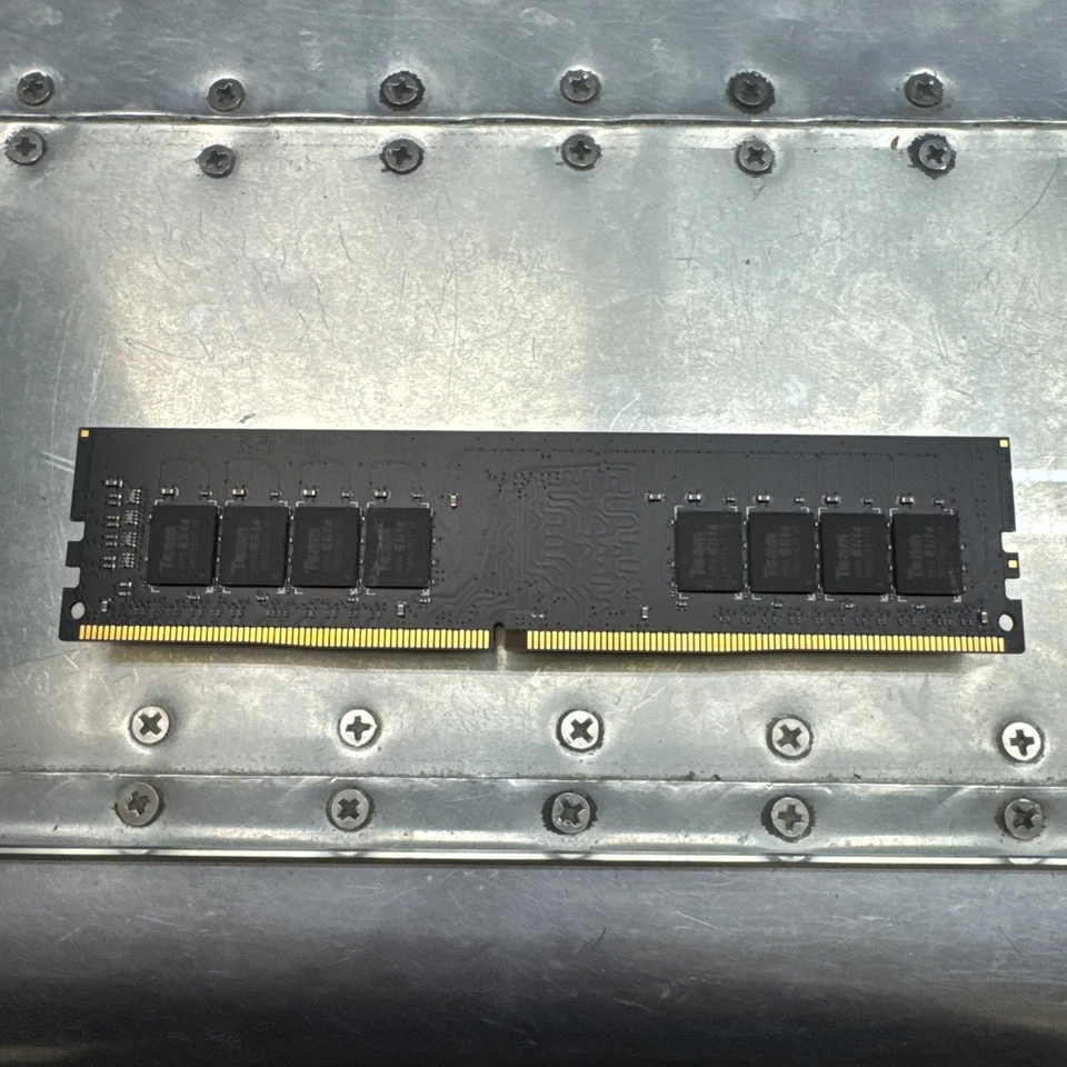 Teamgroup 8gb ddr4 2400mhz desktop ram - Image 2 of 2