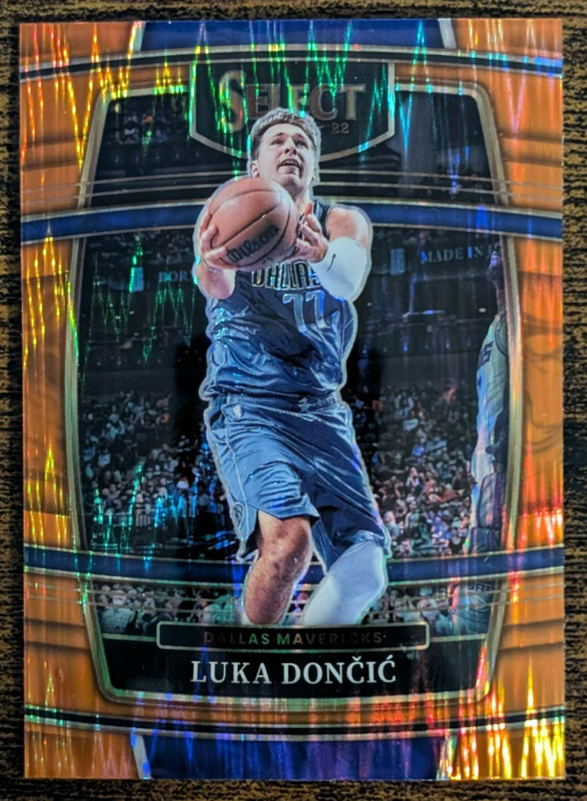 Luka Doncic Card | 2021-22 Panini Select #12 Orange Flash Prizm | Mavericks NBA