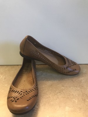 new balance womens flats