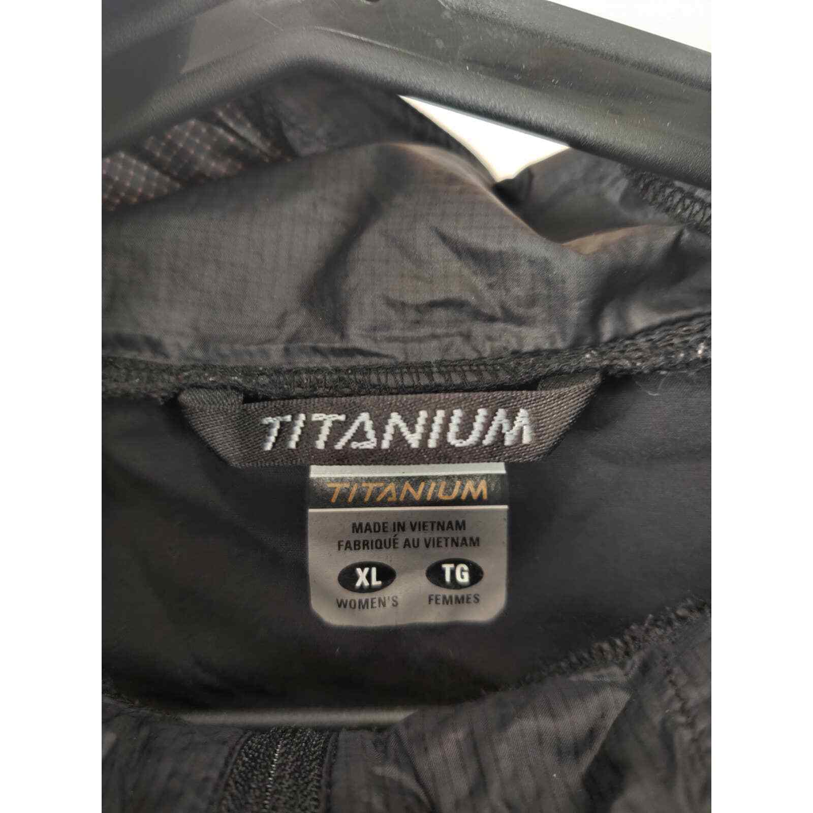 (V) Columbia Titanium Women windbreaker jacket li… - image 3