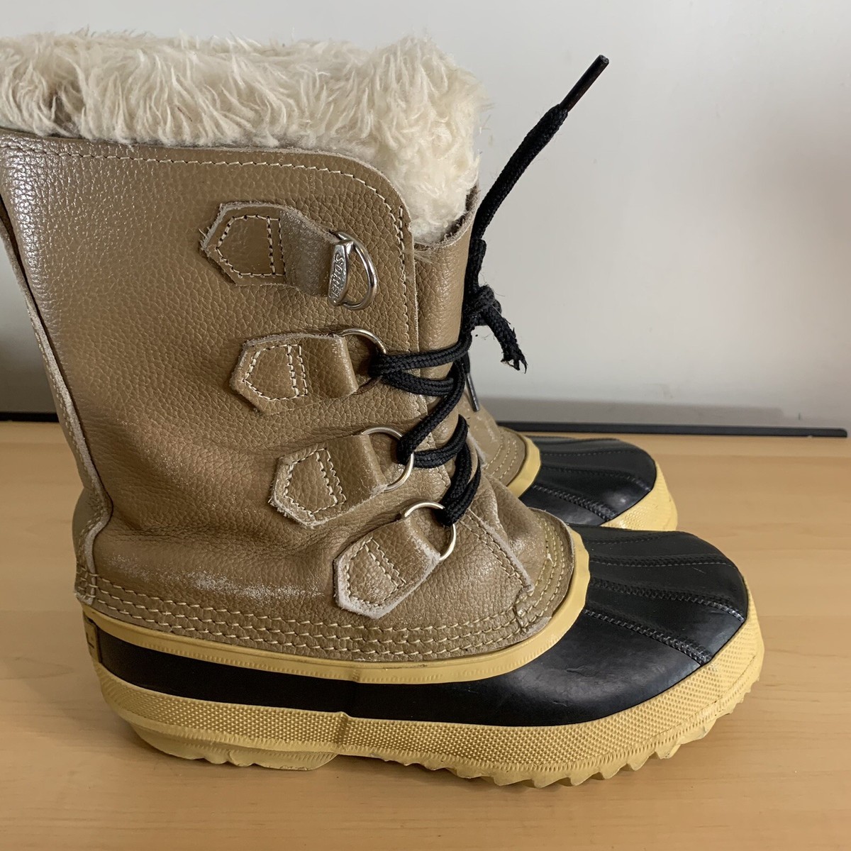 Sorel Womens Winter Fur Lined Boots, Size 6 M, PLEASE READ  display picture 1
