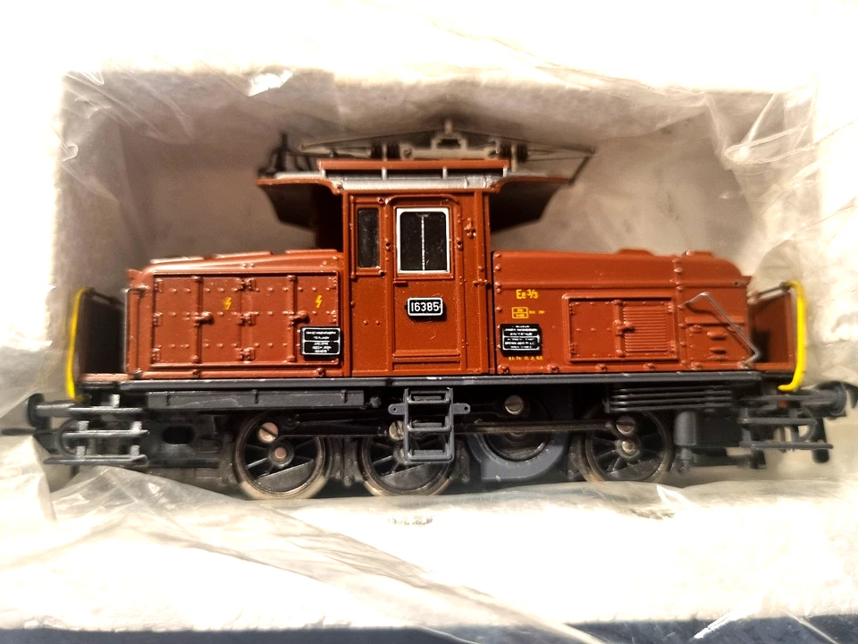 ROCO SWISS RAILWAYS (SBB) Ee3/3 ELECTRIC LOCOMOTIVE #16385 (BOXED) HO Scale - Image 2 of 4