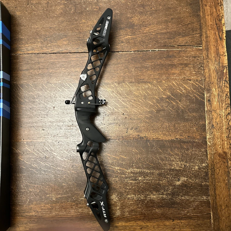 Win & Win Wiawis ATF-X Recurve Riser - 25" & Associated Accessories. - Image 3 of 4