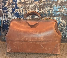 Vintage Antique Brown Warranted Genuine Cowhide Leather Doctors Bag 18"x9.5"x11"