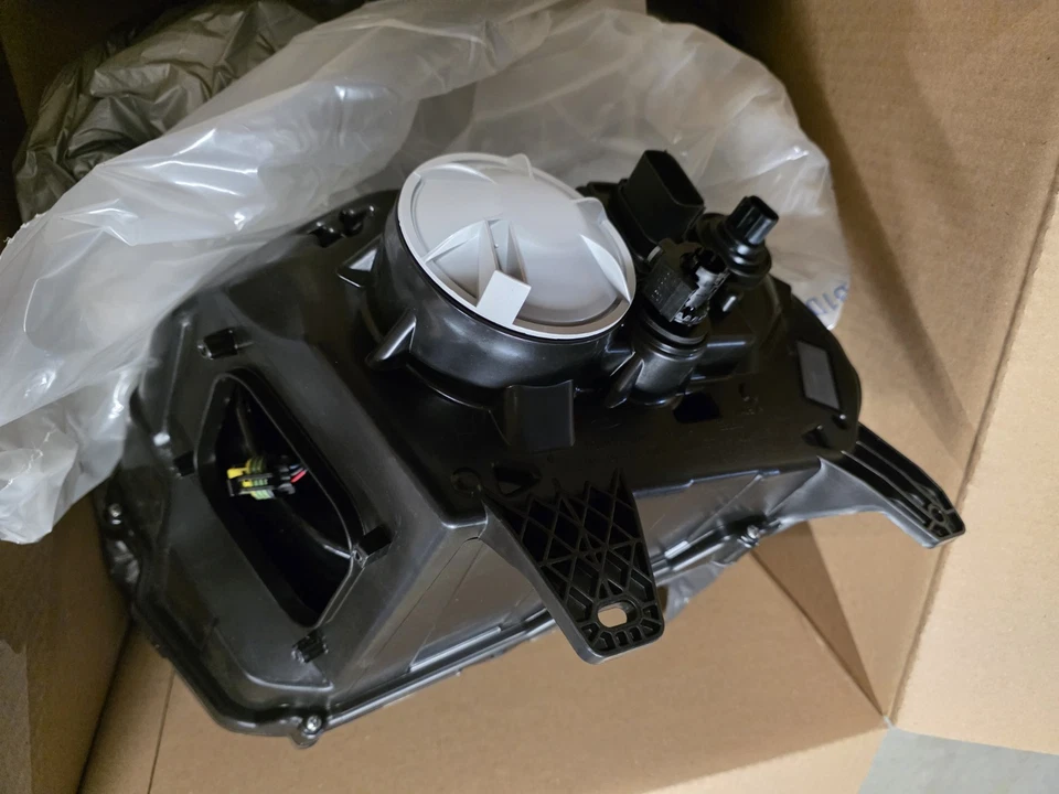 Nueva lámpara de luz principal original Ford 2013-2014 Mustang HID RH DR3Z-13008-C desnuda OEM Foto 4 de 4