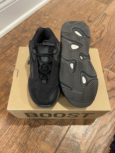 Yeezy 700 MNVN Black Kids Size 12k - Picture 5 of 6