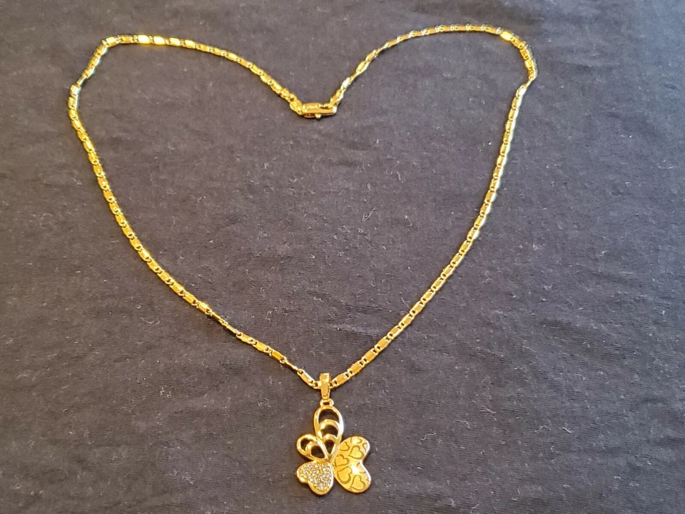 Collar colgante de cristal con corazones de mariposa enchapado en oro amarillo regalo de vacaciones Foto 4 de 4