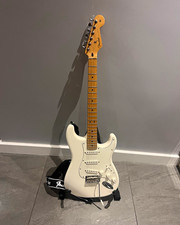 Fender Stratocaster 2021 White Solid Body 6-String RH Maple 21-Fret +Strap