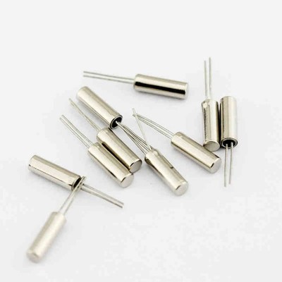 100PCS 32.768 KHz 32768HZ Tuning Fork Watch 12.5PF 3mm x 8mm *TM