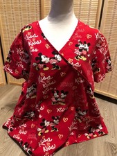 Scrubs Scrub Top Disney Cartoon Mickey and Minnie Mouse in Love Hearts 2XL Red