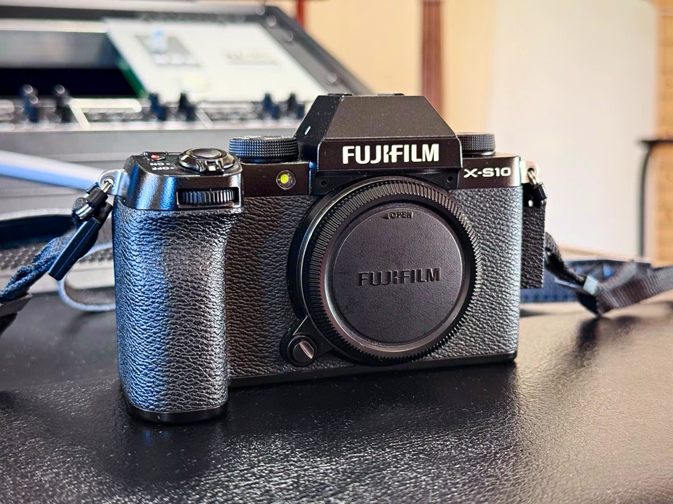 Fujifilm X-S10, photo 1 of 5