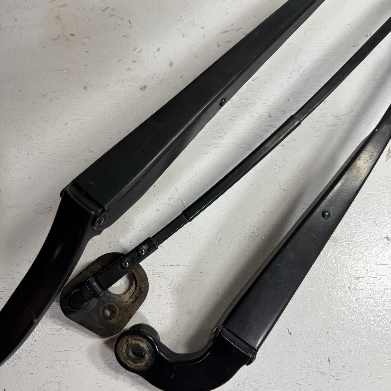 03-08 Maserati Quattroporte Front Windshield Wiper Arms M139 Left Right Pair