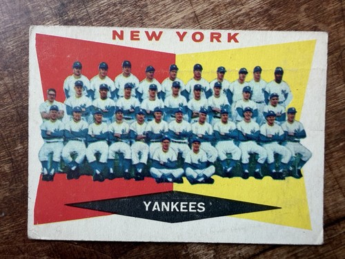 Yankees Team #332 1960 Topps card