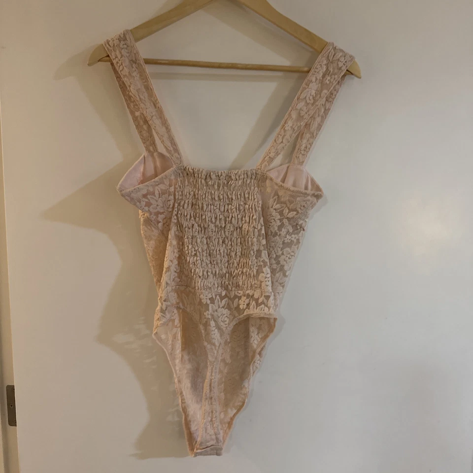 FREE PEOPLE INTIMATELY FP Strike A Pose Bodysuit Size M Peach Dust Lace NWT - Image 3 of 4