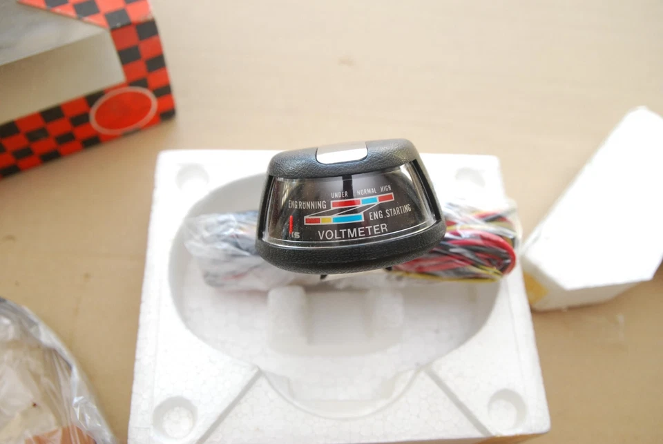 Voltímetro horizontal tablero coche clásico vintage 12V Toyota Mazda Datsun Mitsubishi Foto 4 de 4