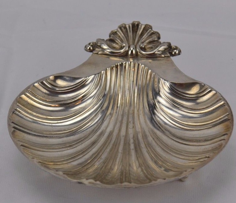 PRE-OWNED SILVER PLATE COPY OF A SHEFFIELD DESIGN SHELL FOOTED
