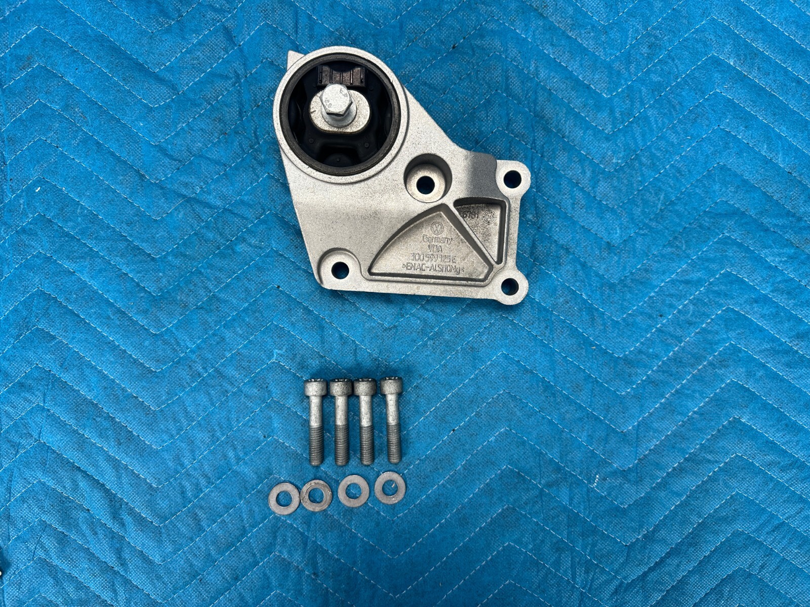 Bentley Cont Flying Spur Rear Differential Carrier Mount Bracket 2006-2012 OEM
