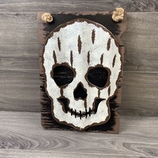 Hanging Metal Wood Skull Wall Plaque Man Cave Halloween Decoration