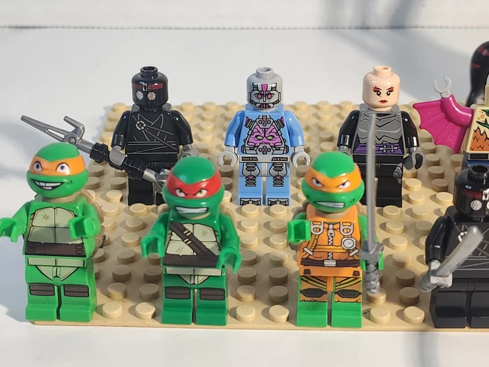 LEGO Minifigure Lot of Teenage Mutant Ninga Turtle Figures - Image 2 of 4