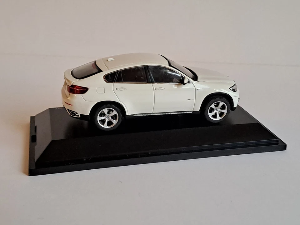  Schuco 1/43 Art-Nr.07213 BMW X6, " Concept White "  - Immagine 4 di 4