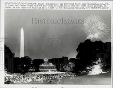 1969 Press Photo Fireworks explode over D.C. during Independence Day event