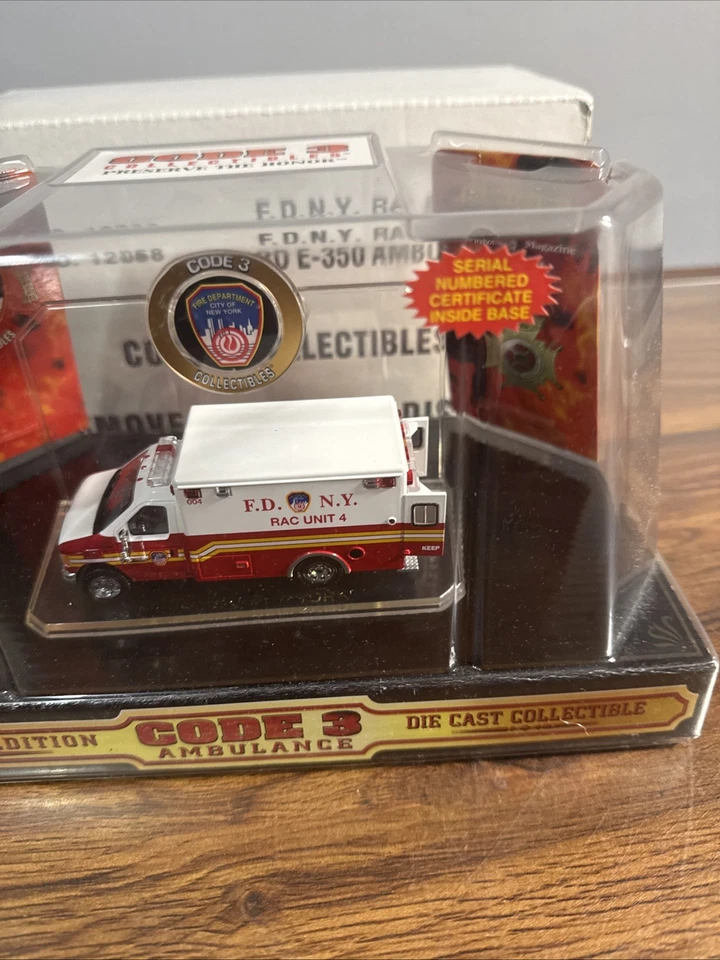 Code 3 Collectables F.D.N.Y Rac Unit Ford E-350 Ambulance 12068 New in Box - Image 4 of 4