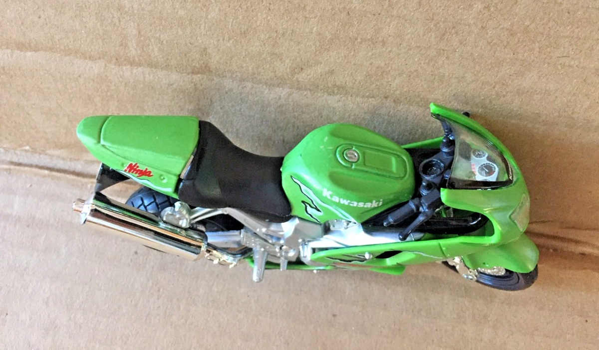 Kawasaki Ninja ZX-12R Motorcycle 1:18 Scale Diecast/Plastic Maisto
