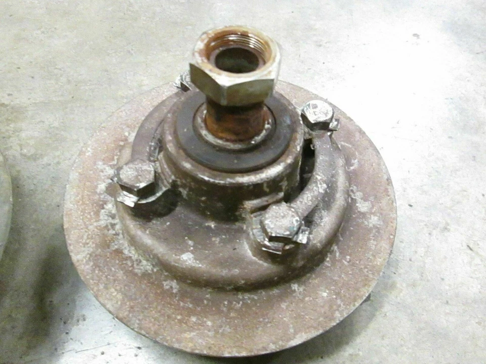 Buje de rueda trasera Honda CA160 66-69 con conjunto de freno, soporte de piñón y eje Foto 2 de 4