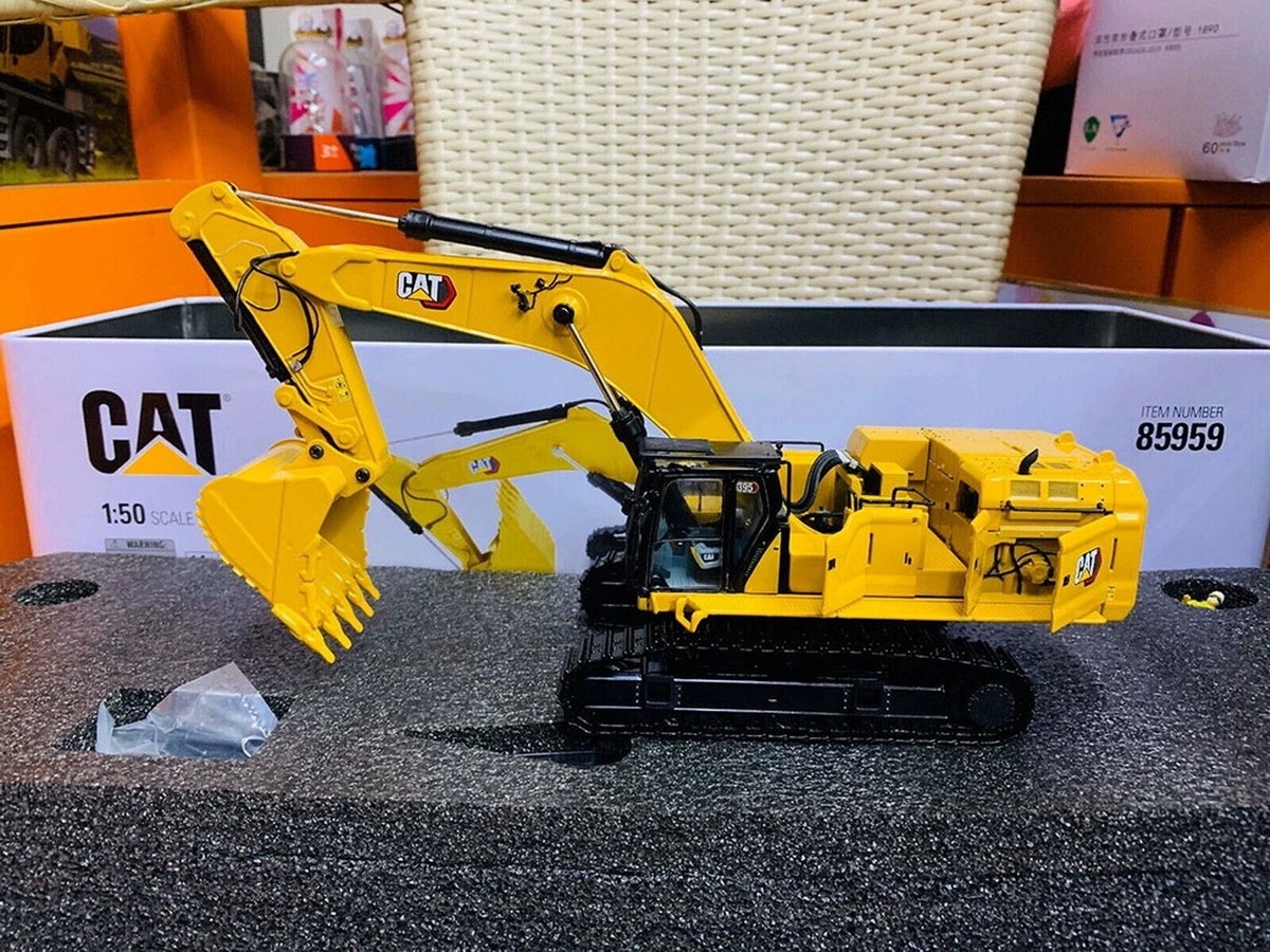 DM 1/50 Scale Cat 395 Large Hydraulic Excavator Diecast