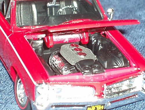 CLASSIC METAL WORKS 1966 PONTIAC GTO HARDTOP 1/24 RED/BLACK - Picture 4 of 7