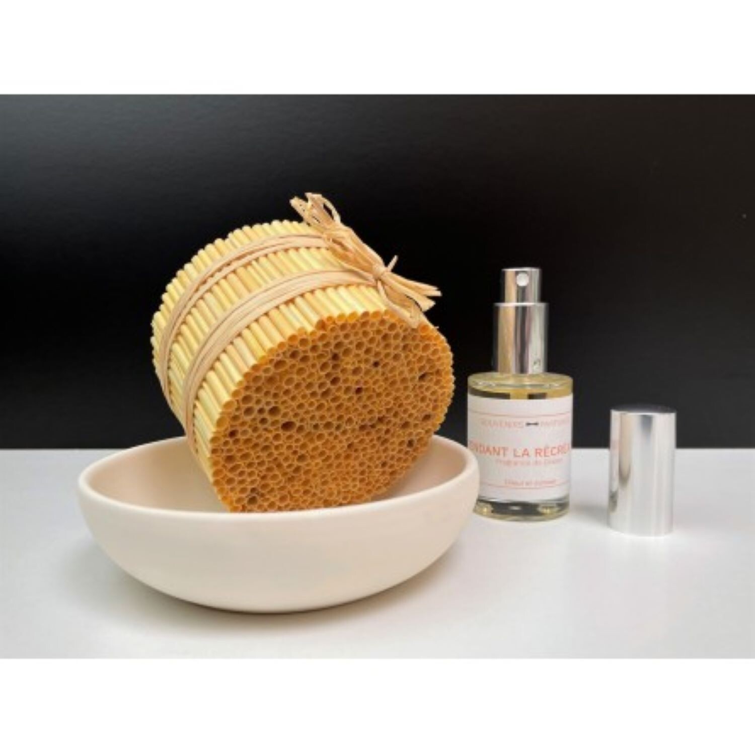 Diffuseur en paille naturelle Fruits rouges haut de gamme avec spray de parfum 30ml