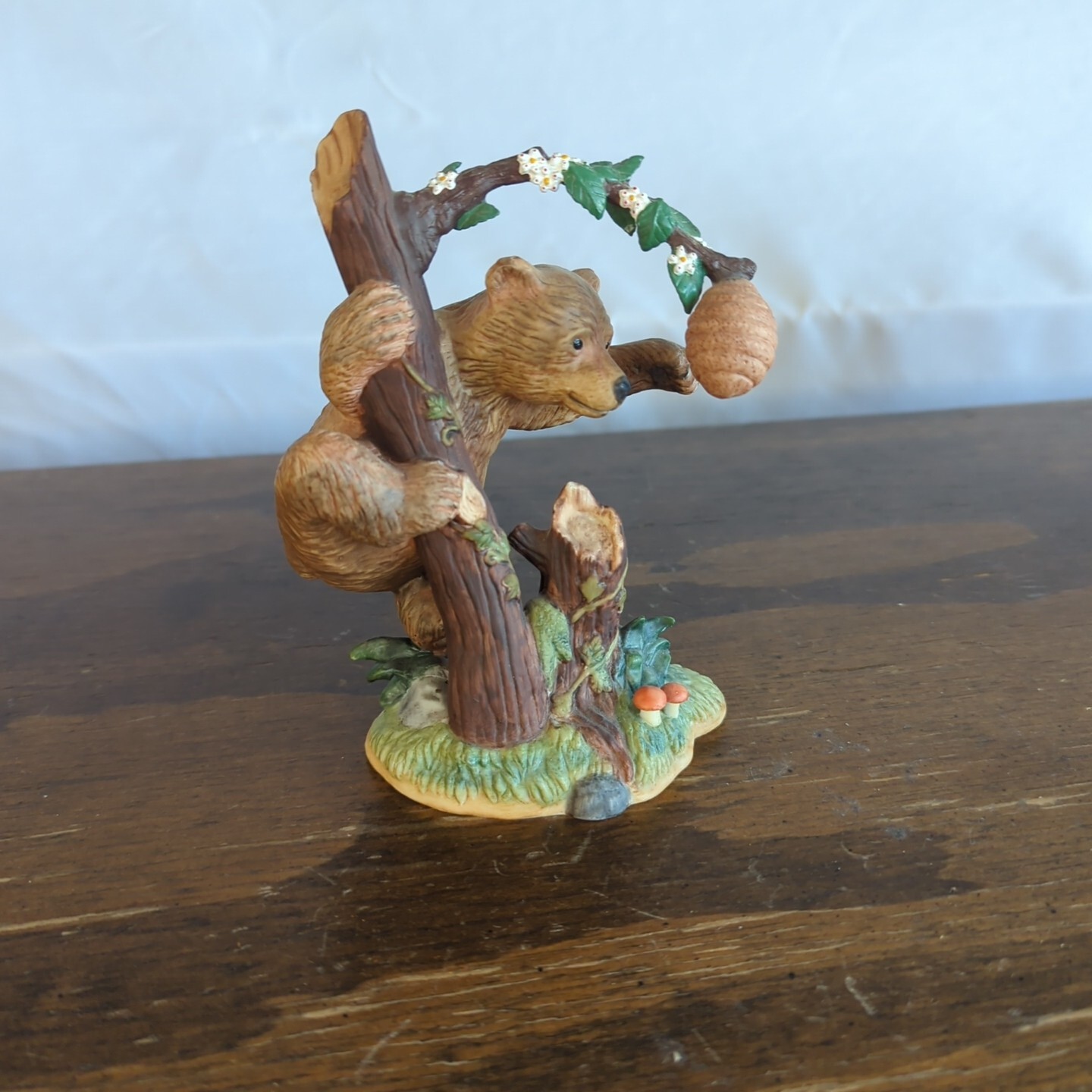 Lenox Sweet Discovery Grizzly Bear Cub  w/ Bee Hive 2000 Figurine  5