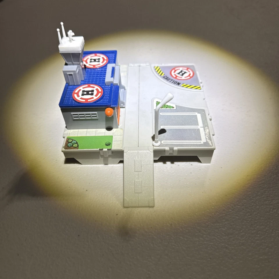 Galoob Micro Machines Travel City HELIPORT Playset -1988 - Image 2 of 4