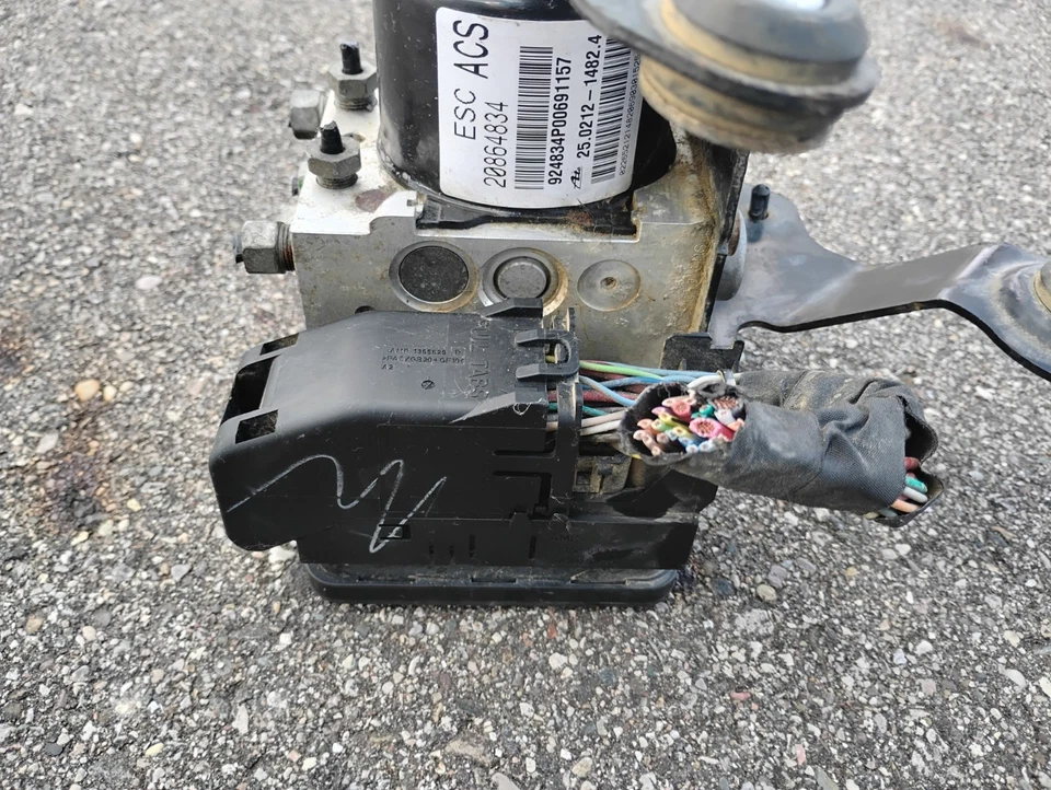 2010 Cadillac SRX 3.0L ABS Anti-Lock Brake Pump Module 20864834 OEM - Image 2 of 4