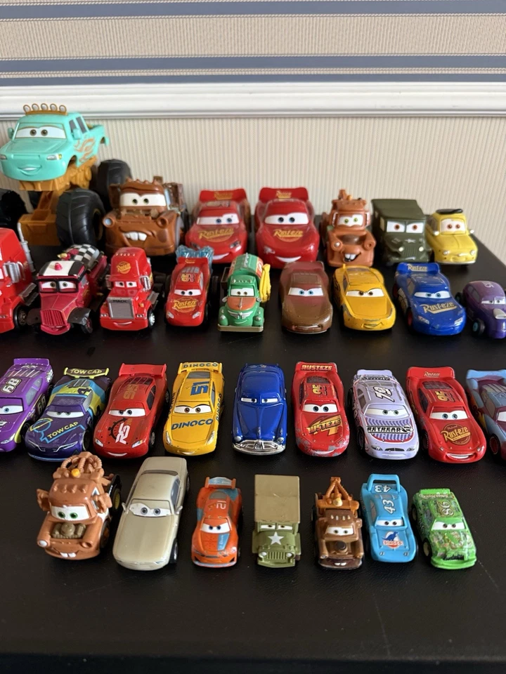 MEGA Disney Pixar Carros Lote de 37 Carros Filme Lightning Mater Diecast Mack Cruz - Imagem 4 de 4