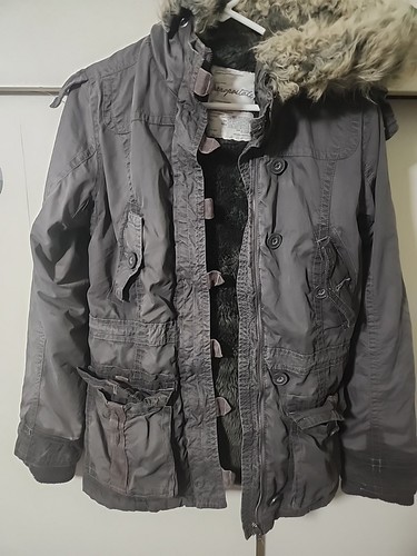 Aeropostale grau und Kunstfell Kapuze Jacke Damen Mantel Größe M. RIPP AM INNENARM - Bild 1 von 17