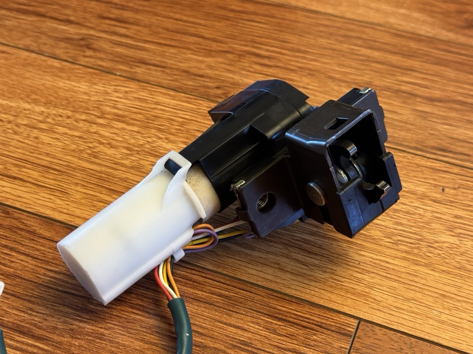 OEM 2003-2012 Maserati Quattroporte M139 Rear Trunk Lock Latch Actuator Motor