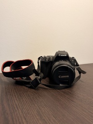Canon EOS 200D 18-55mm IS STM DSLR-Kamera Kit - Schwarz (2250C002)