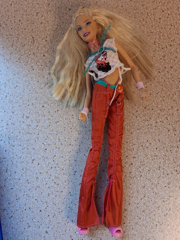 American Idol Barbie Doll W/ Case Stereo W/ Accessories