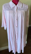 VINTAGE HENSON KICKERNICK Pink SIZE Medium NIGHTGOWN Button Up Nylon Lace Collar
