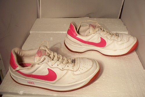 Vintage 2003 Nike Ace' 83 Sneakers Women Size 11  304733-162 White / Pink - Afbeelding 1 van 13