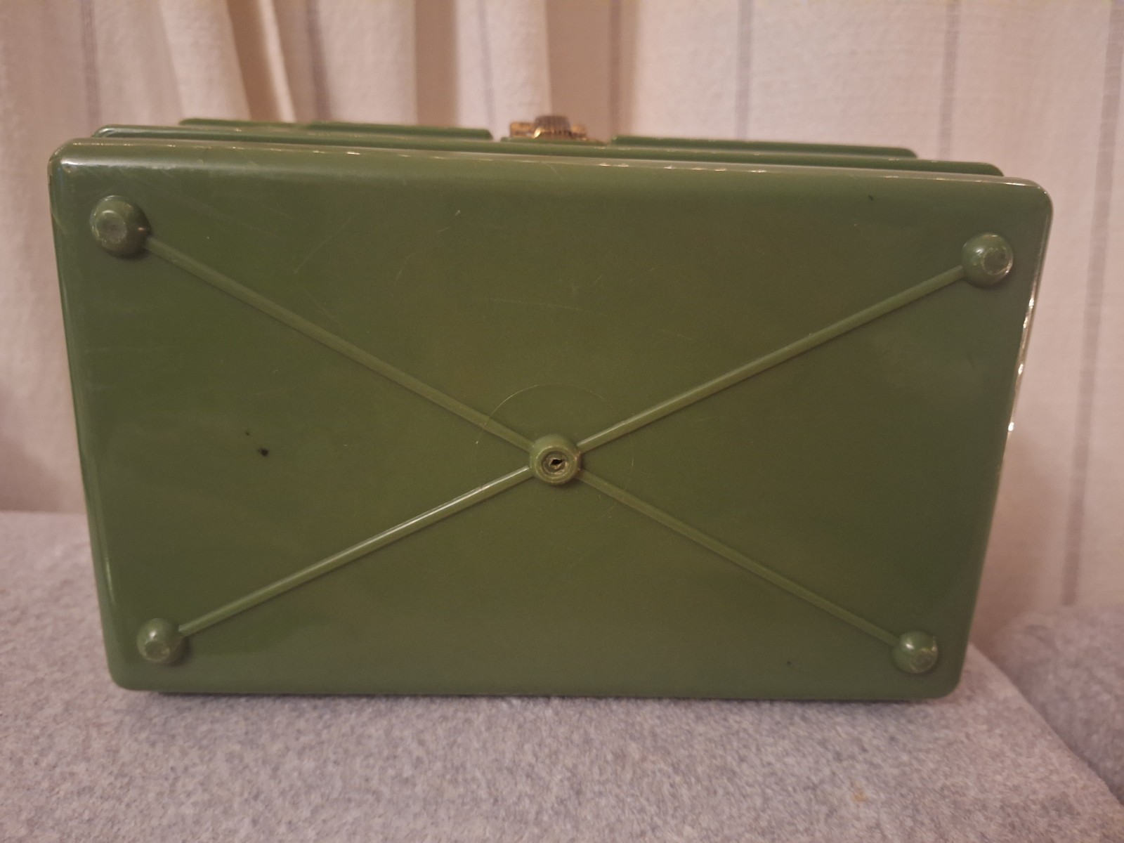 VINTAGE GREEN PLASTIC SEWING CRAFTS STORAGE BOX CASE WITH 1 TRAY AND MATERIALS 